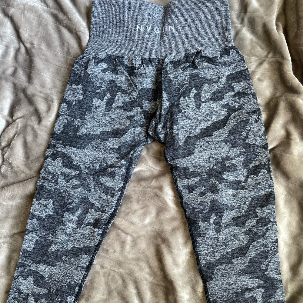 BRAND NEW! NVGTN Camo seamless - XS